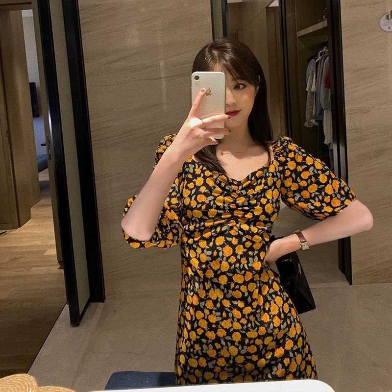 มินิเดรสลายดอกไม้แขนตุ๊กตาลบเอาไปใส่น่ารักๆๆค่ะ