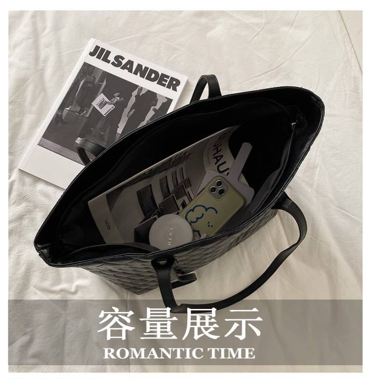 กระเป๋าใบใหญ่ใส่ของจุๆลบได้เยอะมากกก