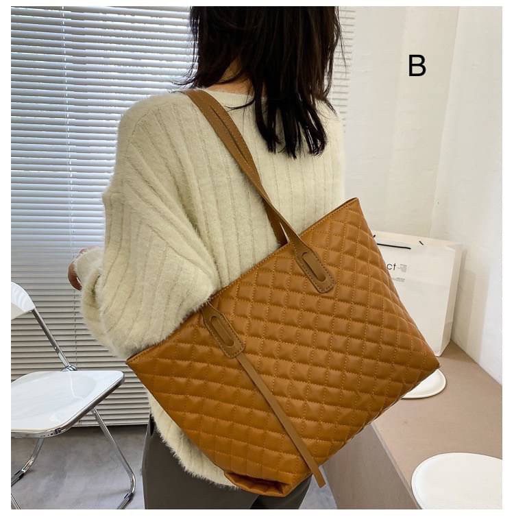 กระเป๋าใบใหญ่ใส่ของจุๆลบได้เยอะมากกก