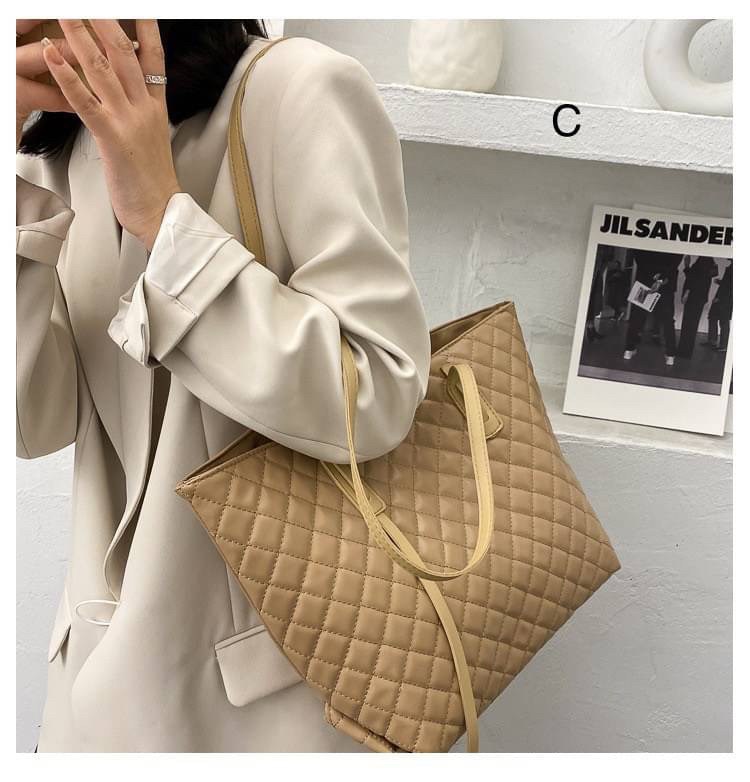 กระเป๋าใบใหญ่ใส่ของจุๆลบได้เยอะมากกก